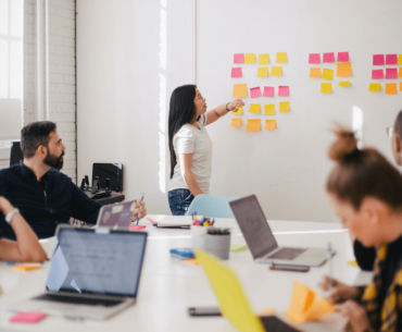 a picture demonstrating a brainstorming session in the office